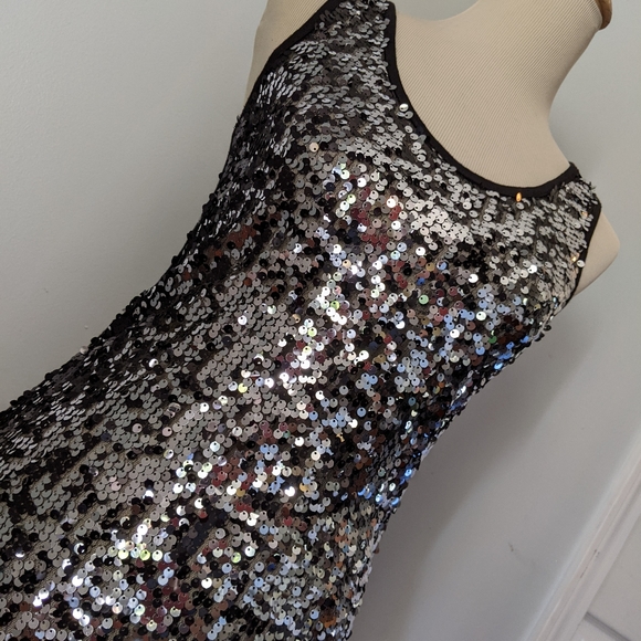 Lipstick Silver & Black Sequined Sleeveless Top - Picture 3 of 10